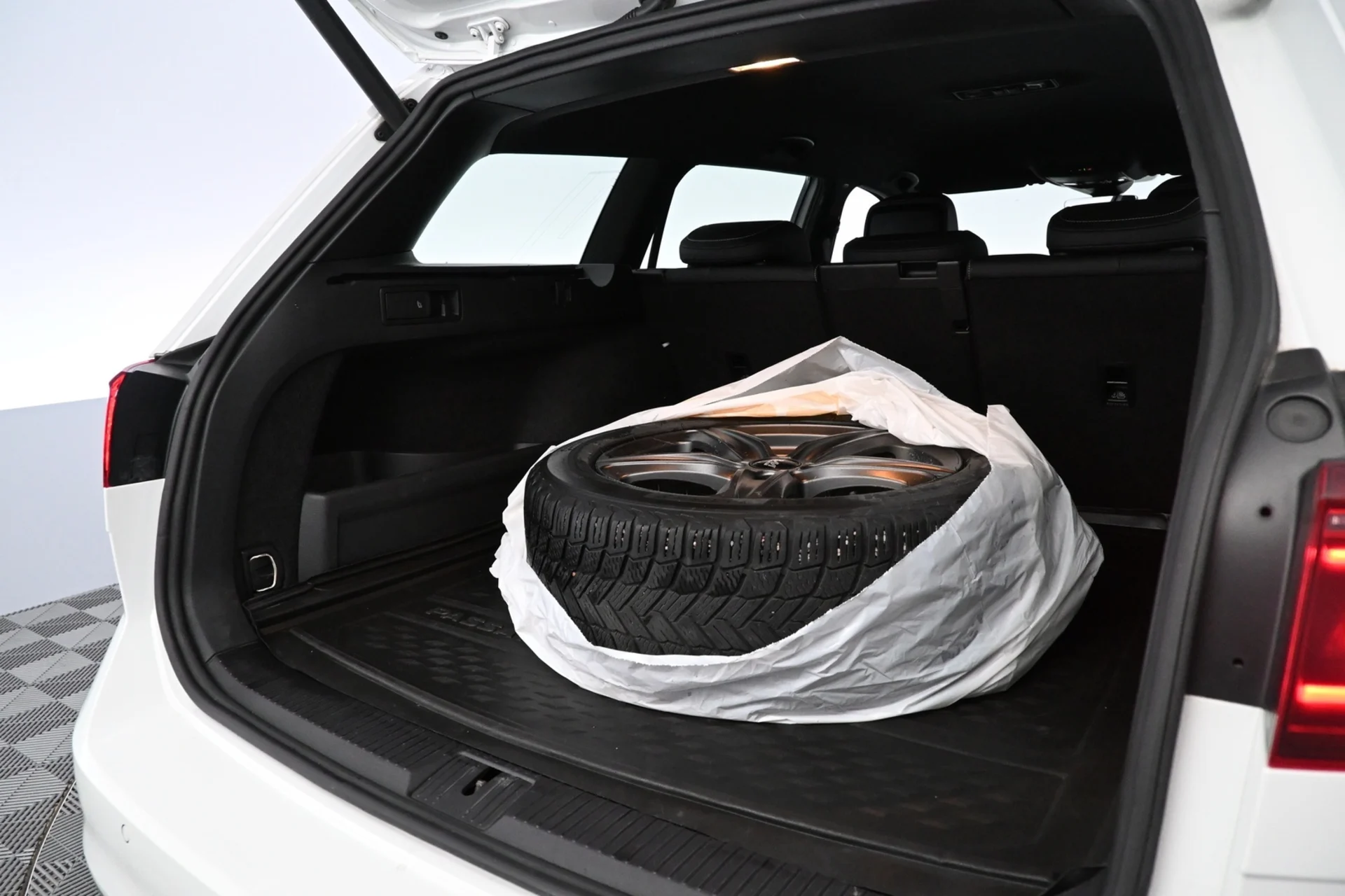 Car Image - 1LtnoyLZX0pyrjpMjGBBvu