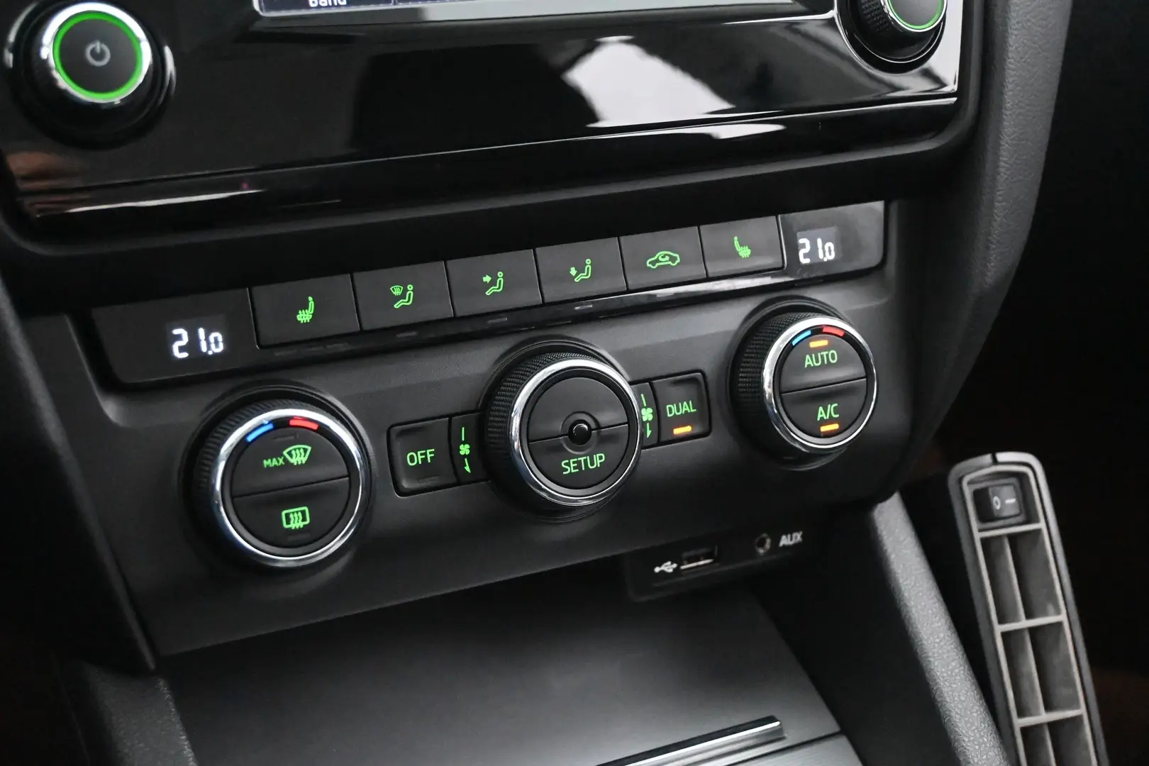 Car Image - 6baAtkwKpZgIu4MSJBSGuz