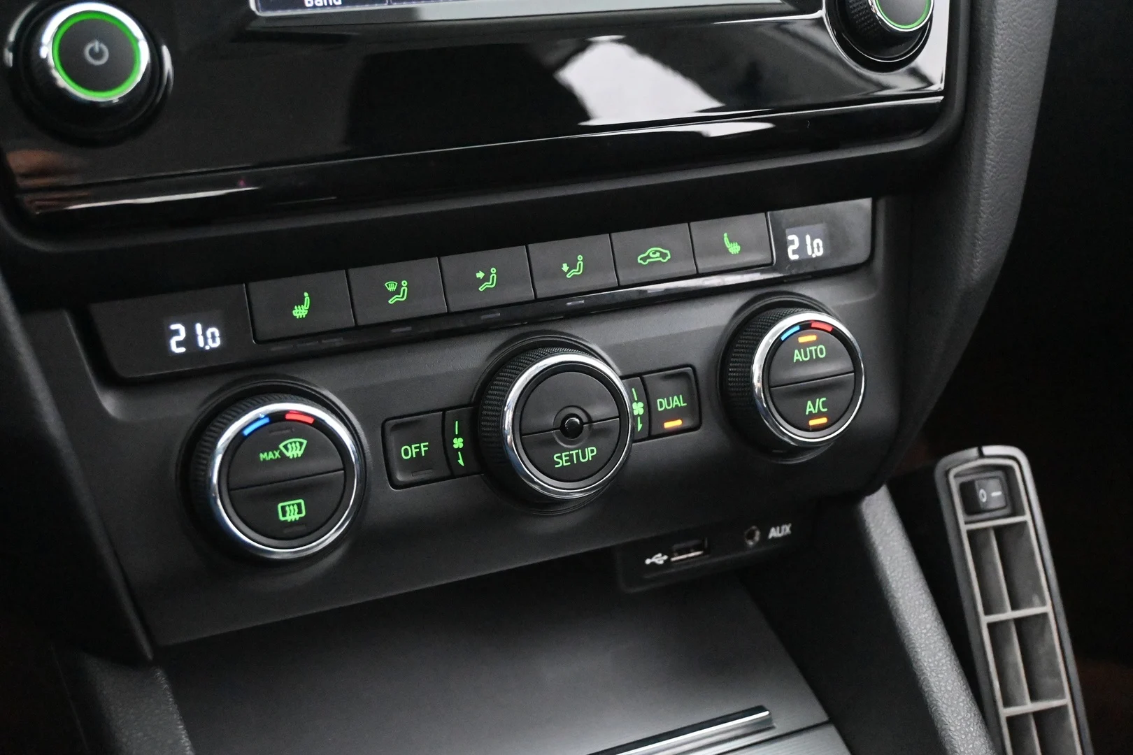 Car Image - 6baAtkwKpZgIu4MSJBSGuz