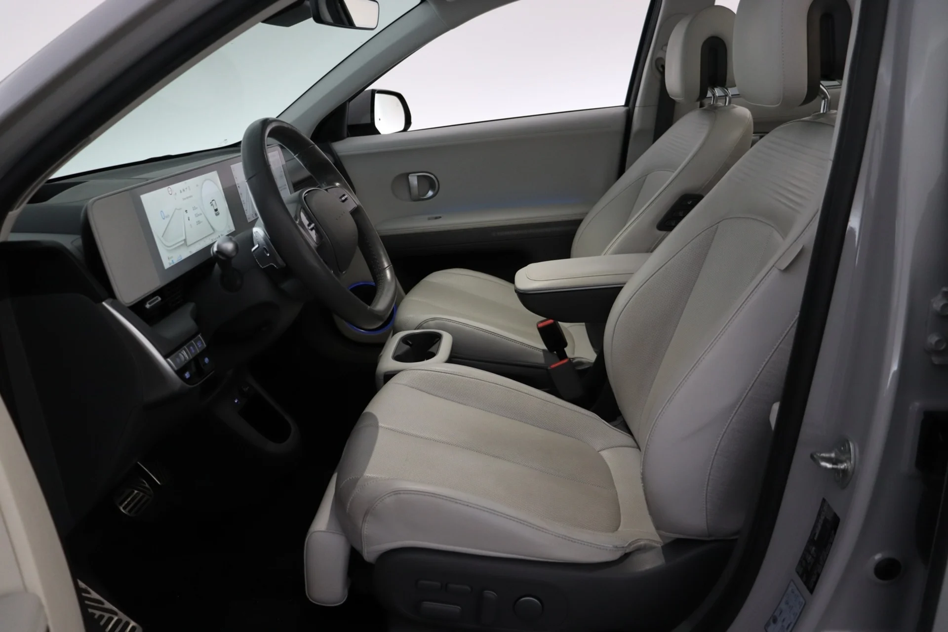 Car Image - 5leXTOqvLWkkbVH1WR5J9e