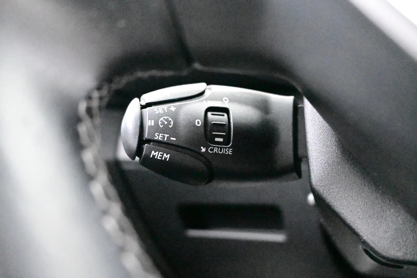 Car Image - 4jgxG9EemOS3gMZILnmE6l