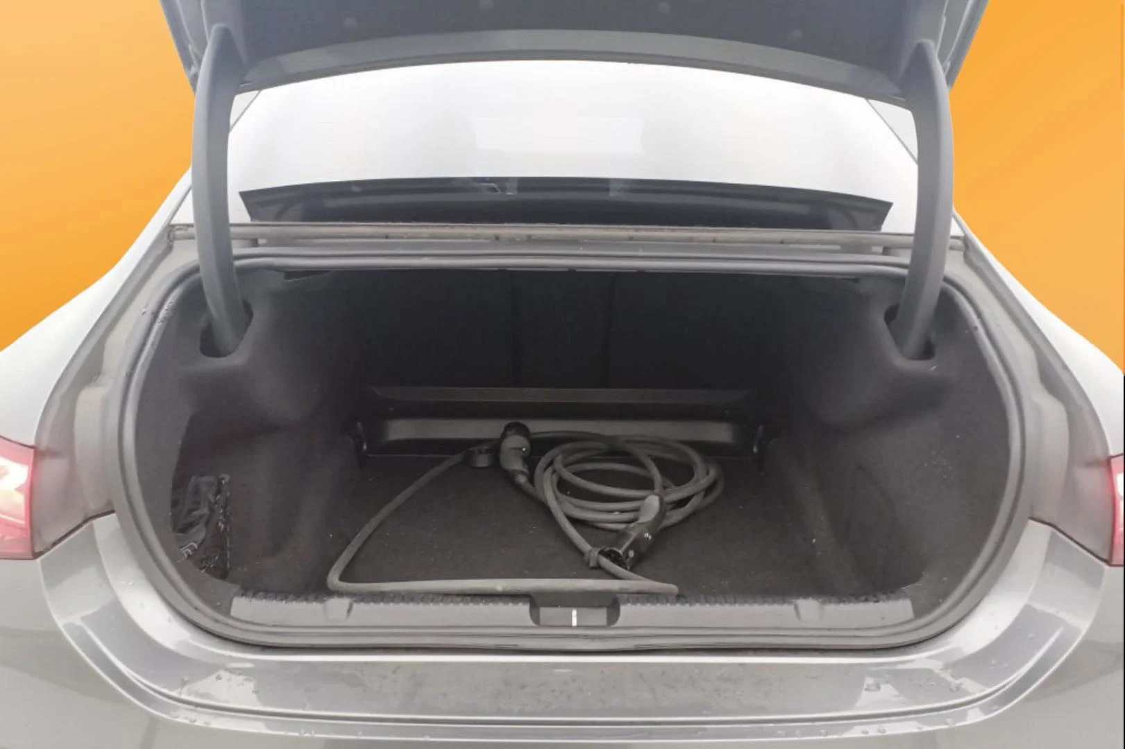 Car Image - e13FjfN3cGVYGGMMQmiis