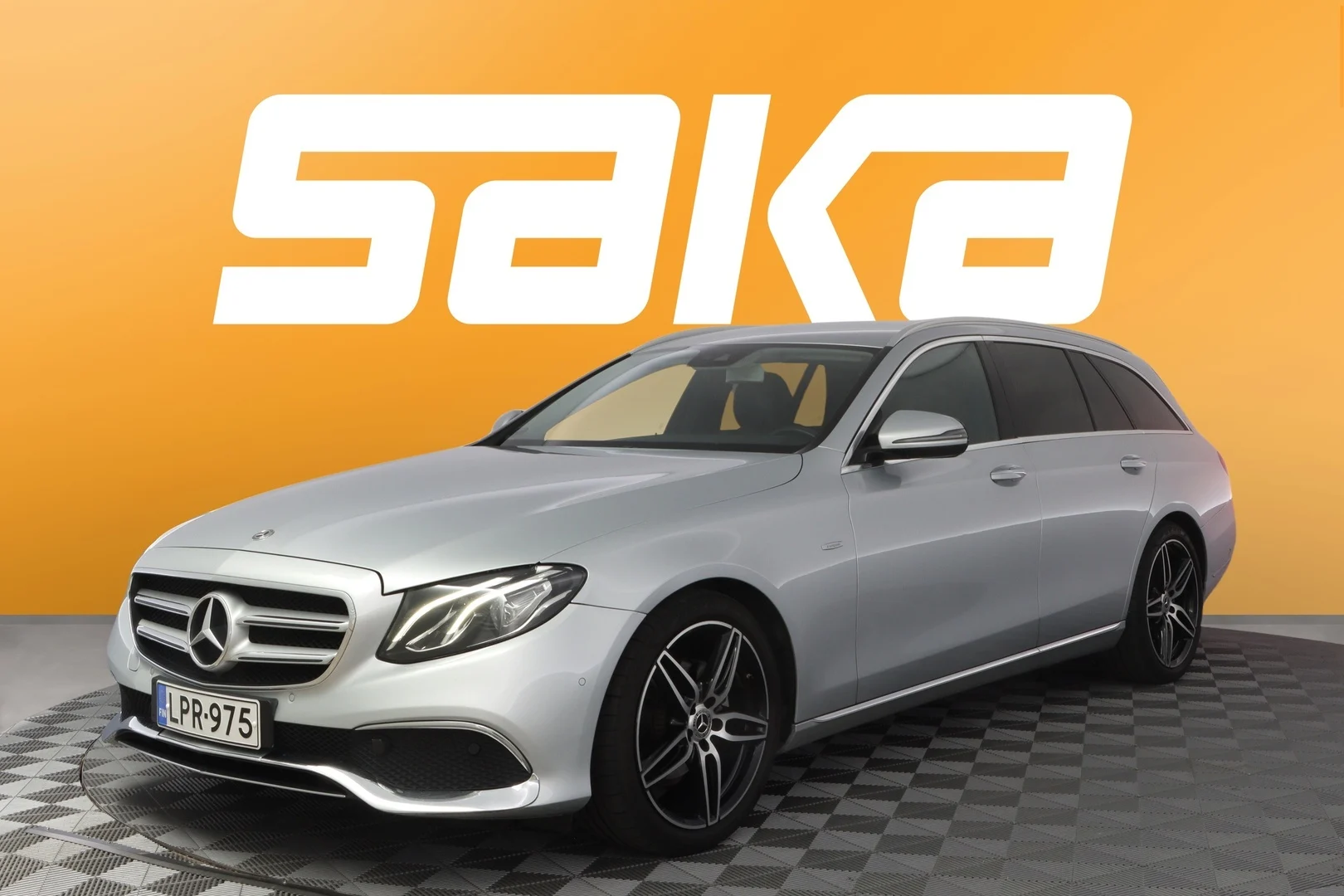 Car Image - qhprAybFkfrH5PCTkSUxL