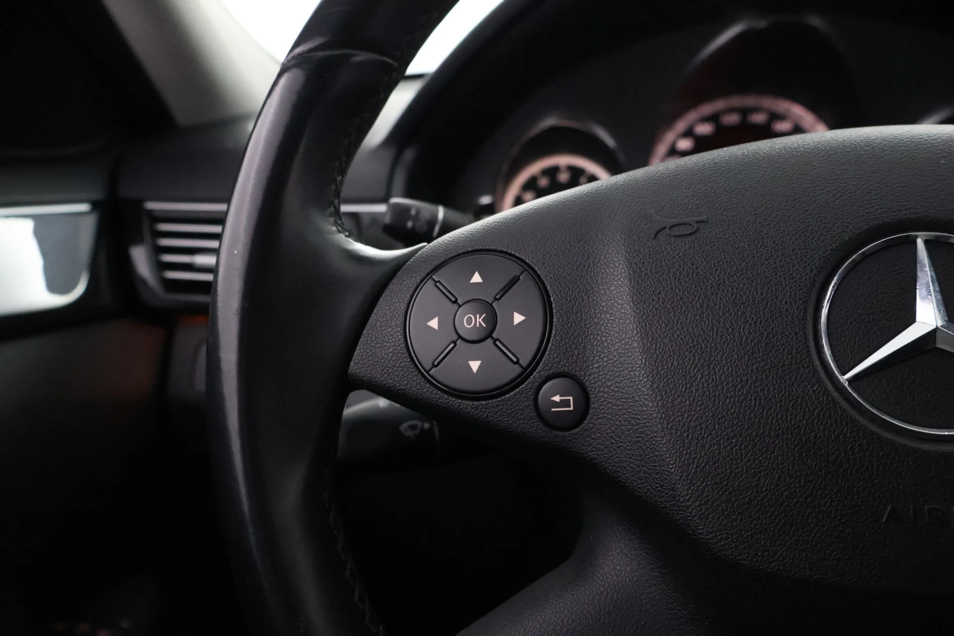 Car Image - 30kWC50iPk6TROSFGlEKcZ