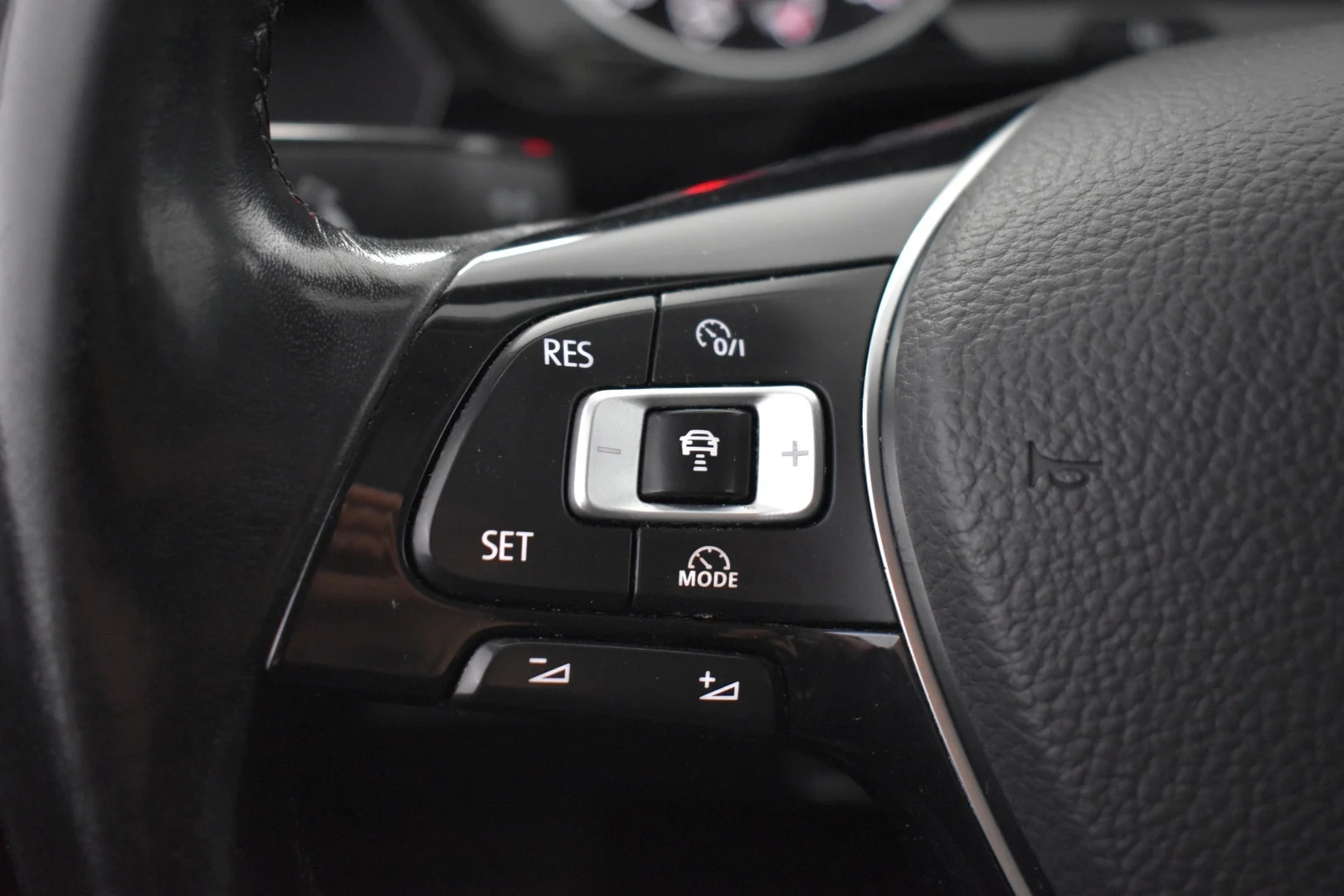 Car Image - 2YJWTf0rpwVoiyKmxI0NEu