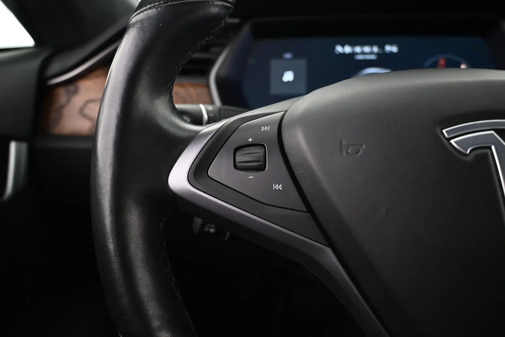 Car Image - 2dj1F4G8sml8fz7s1LkcyZ