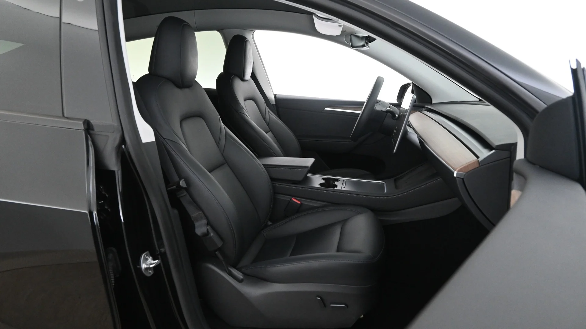 Car Image - 4VrGjU8mFP772Mx64FDI7g