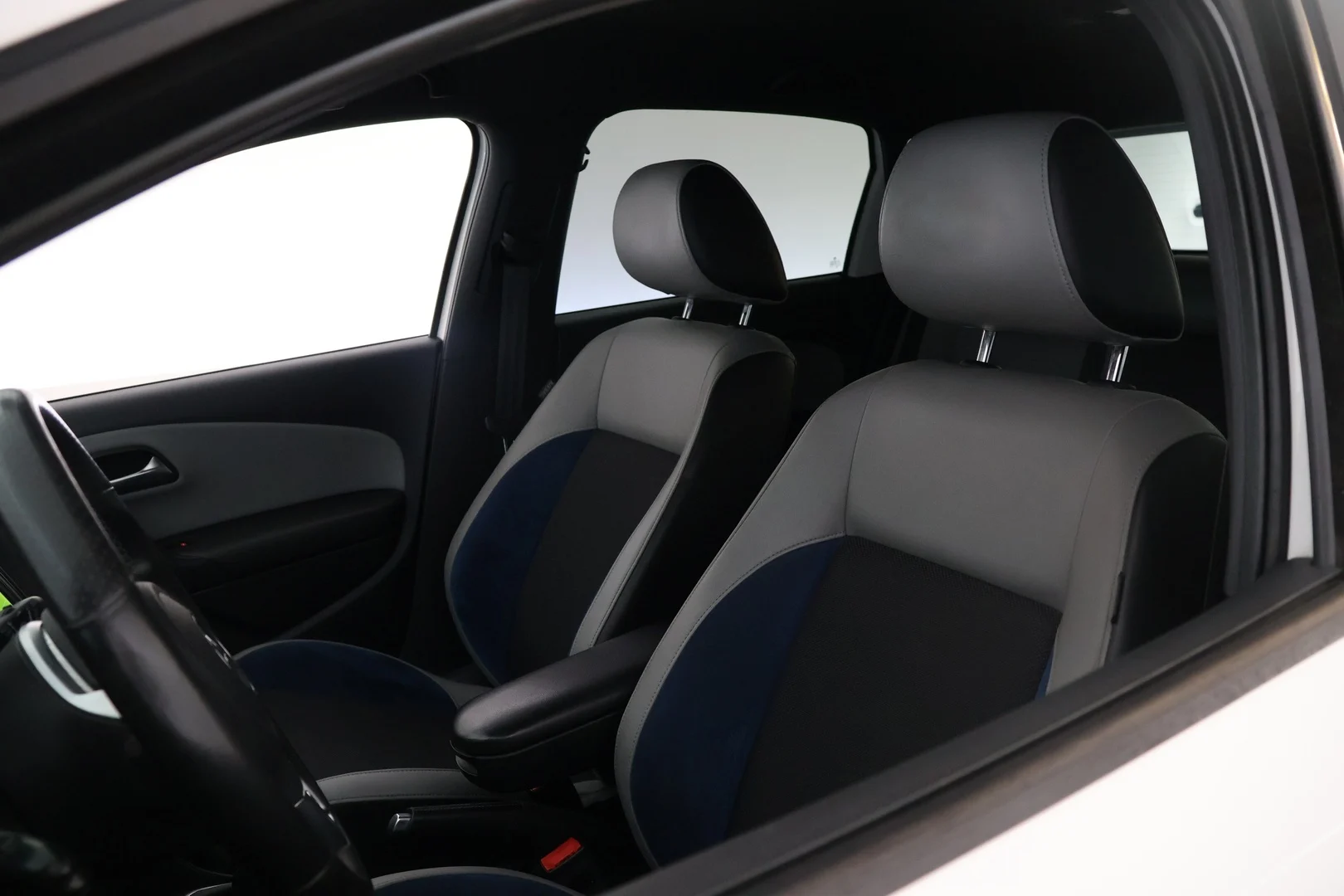 Car Image - 7DmUccrRgoLY32uGaYodFj