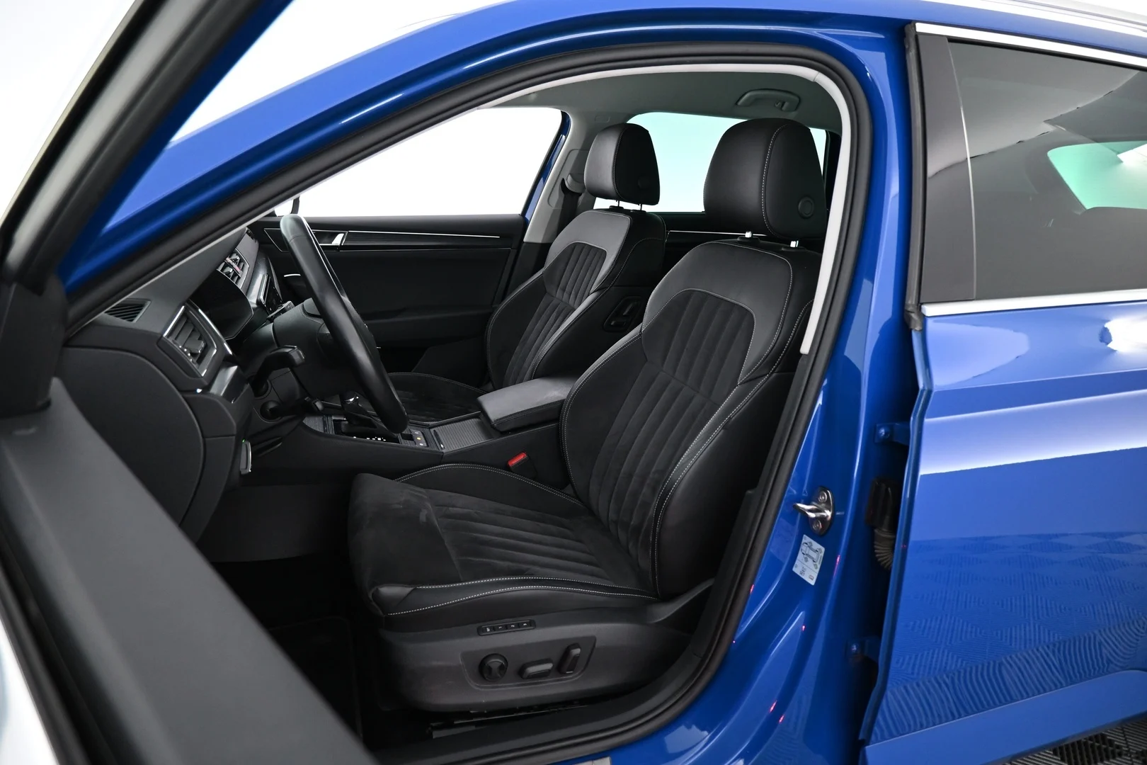 Car Image - 5jxPgzfrXf9zCUWUj6dKwH