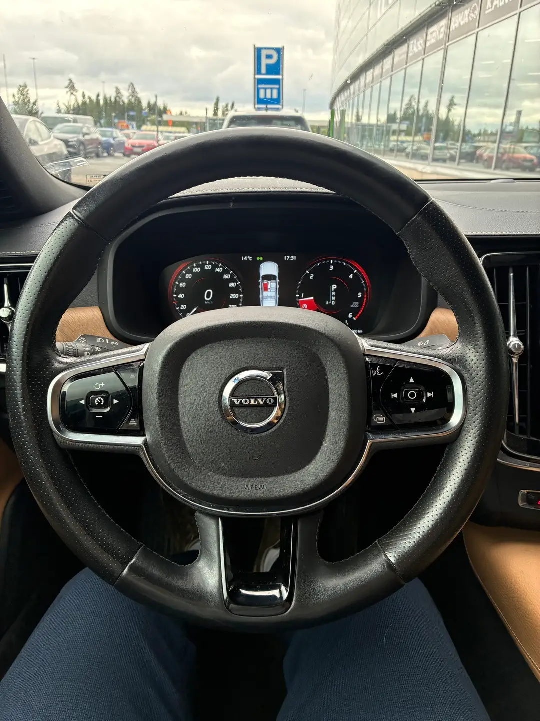 Car Image - ZY2iYpT4RiyF0UYQ0eXrN