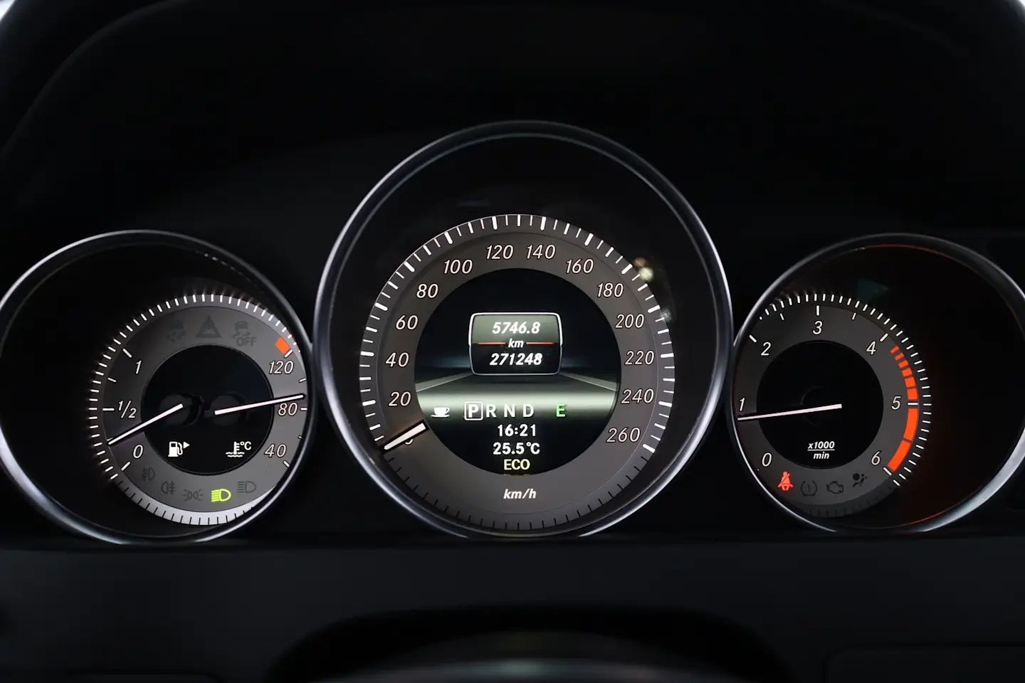 Car Image - 2nVkxbRWTzpZ7IR2moNT4Y