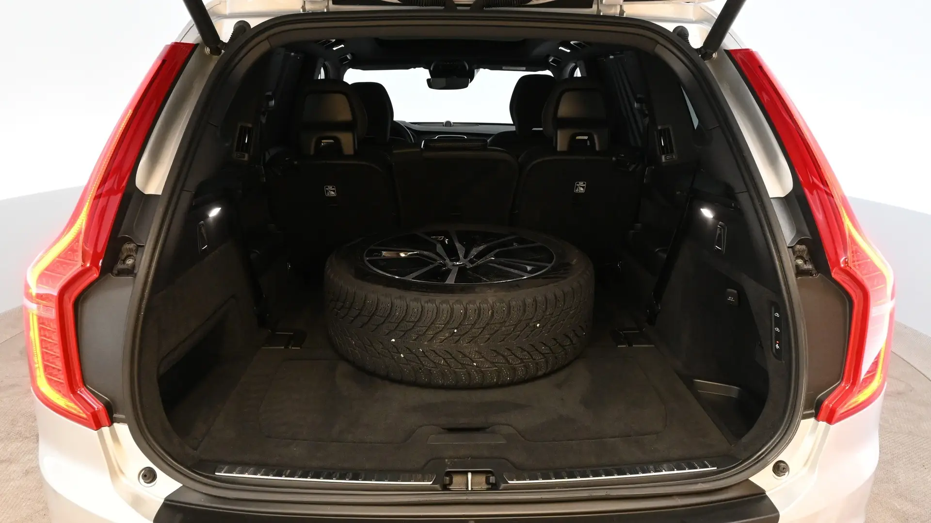 Car Image - 1UOdxTNotaofxFc6s8C5pN