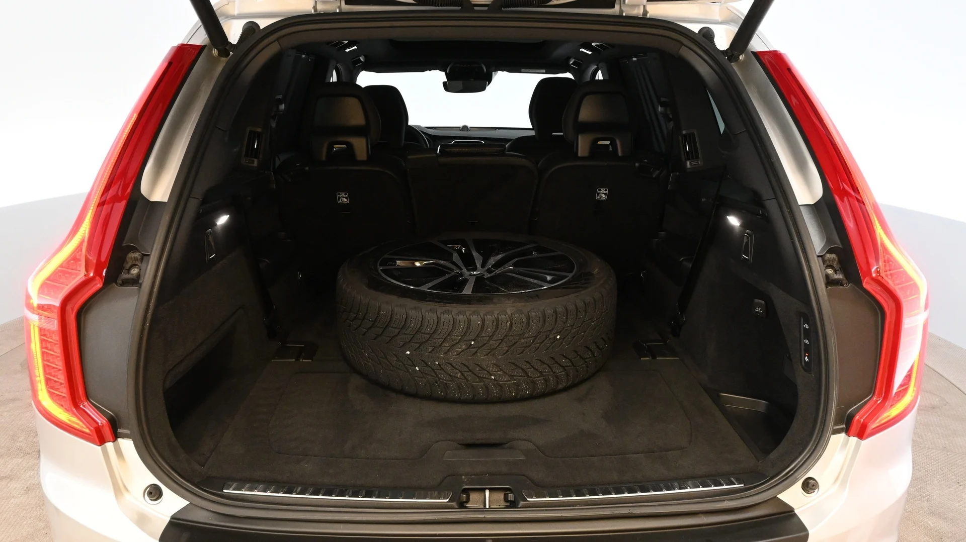 Car Image - 1UOdxTNotaofxFc6s8C5pN