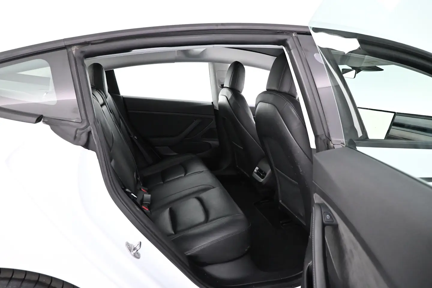 Car Image - 4Rnsq1HlkOqxABo5PNBQJI