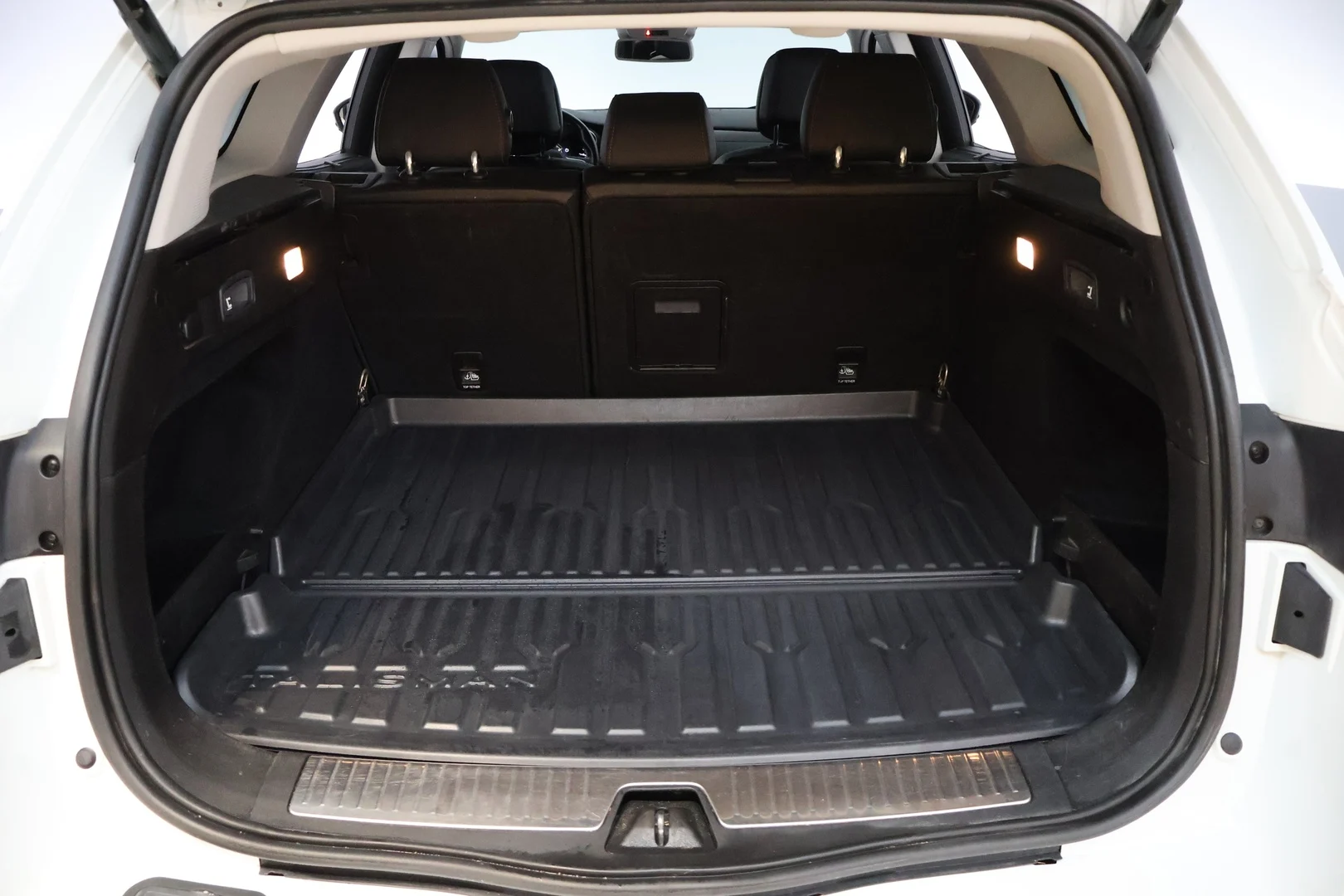 Car Image - 4xSuO3x3NslZ2GvHflZbQe