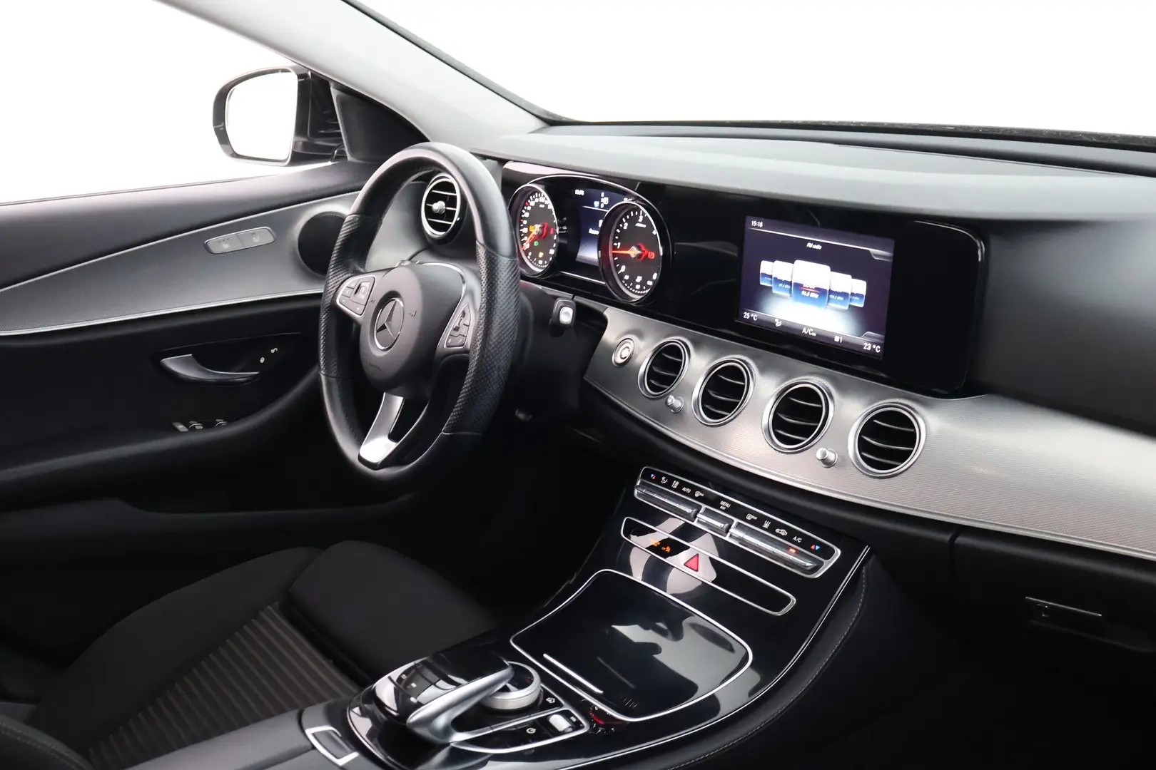 Car Image - 3551e4O2eszF6WXxNbH6Um