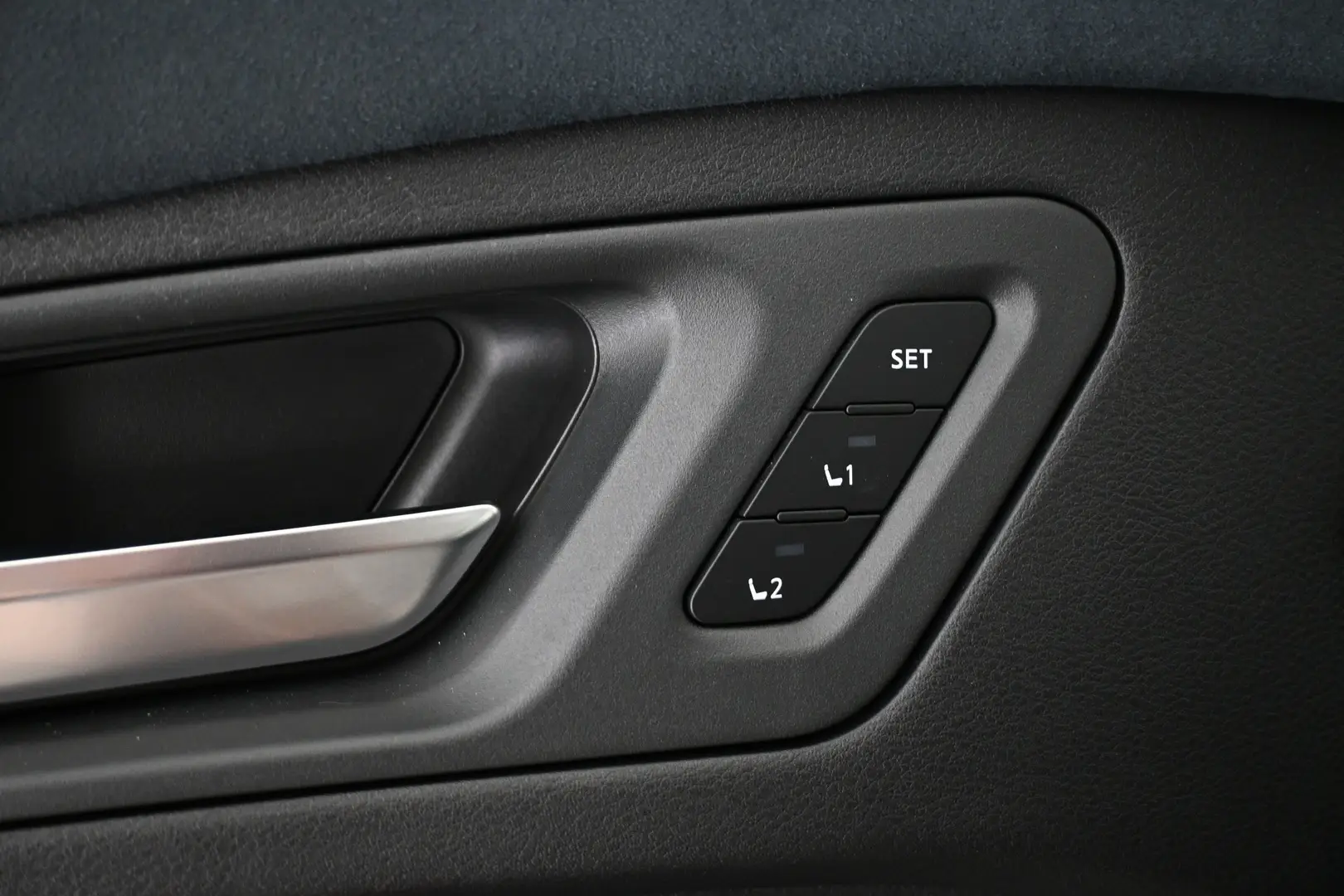 Car Image - 5M9jLbKFSU8ZkJdZMY0AuU