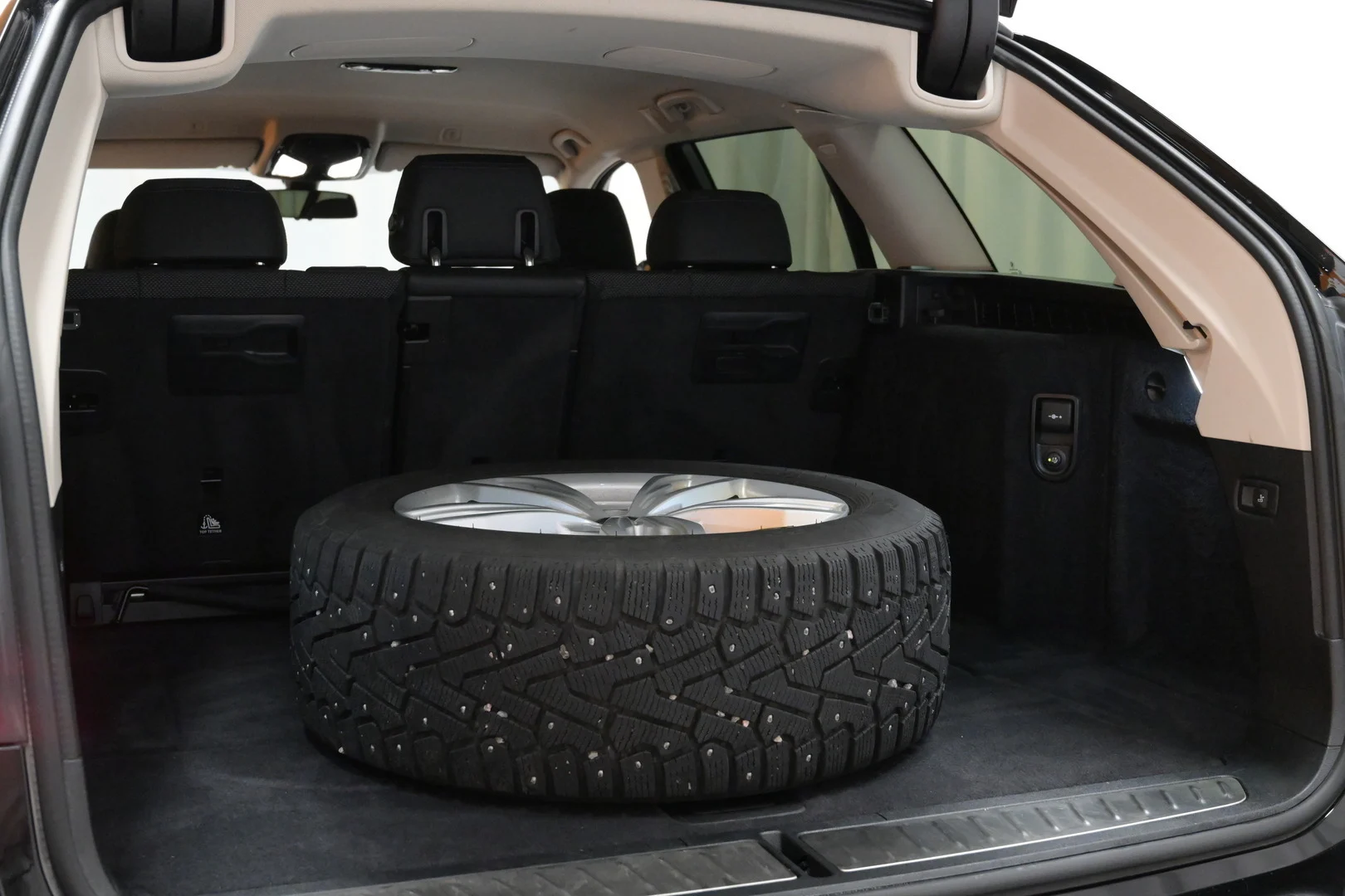 Car Image - Gf9VgdRJ48STAzgiwiKXp