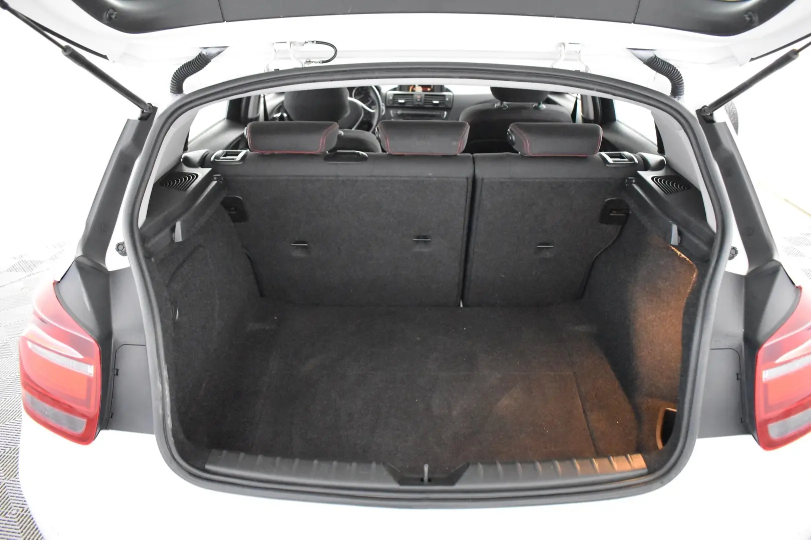 Car Image - 015qMaFzUS5cYX4MNgJ1Ao