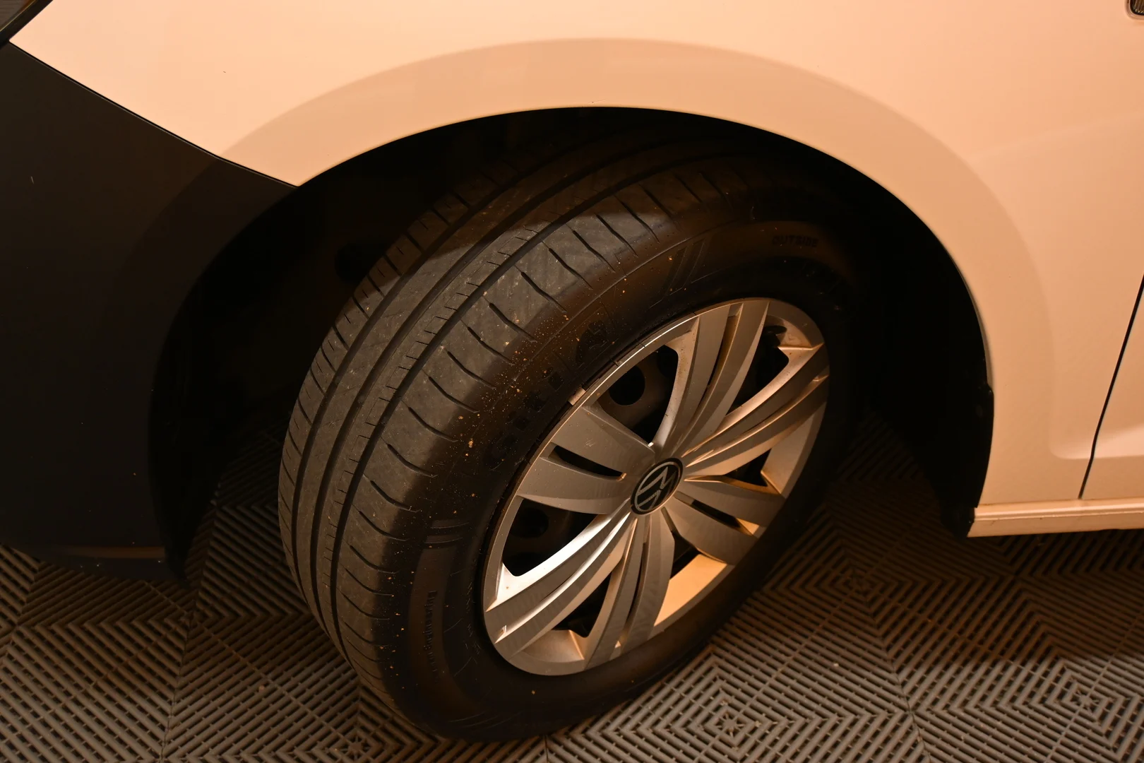 Car Image - hoOSFYwZ4hVhIcQDTruwS