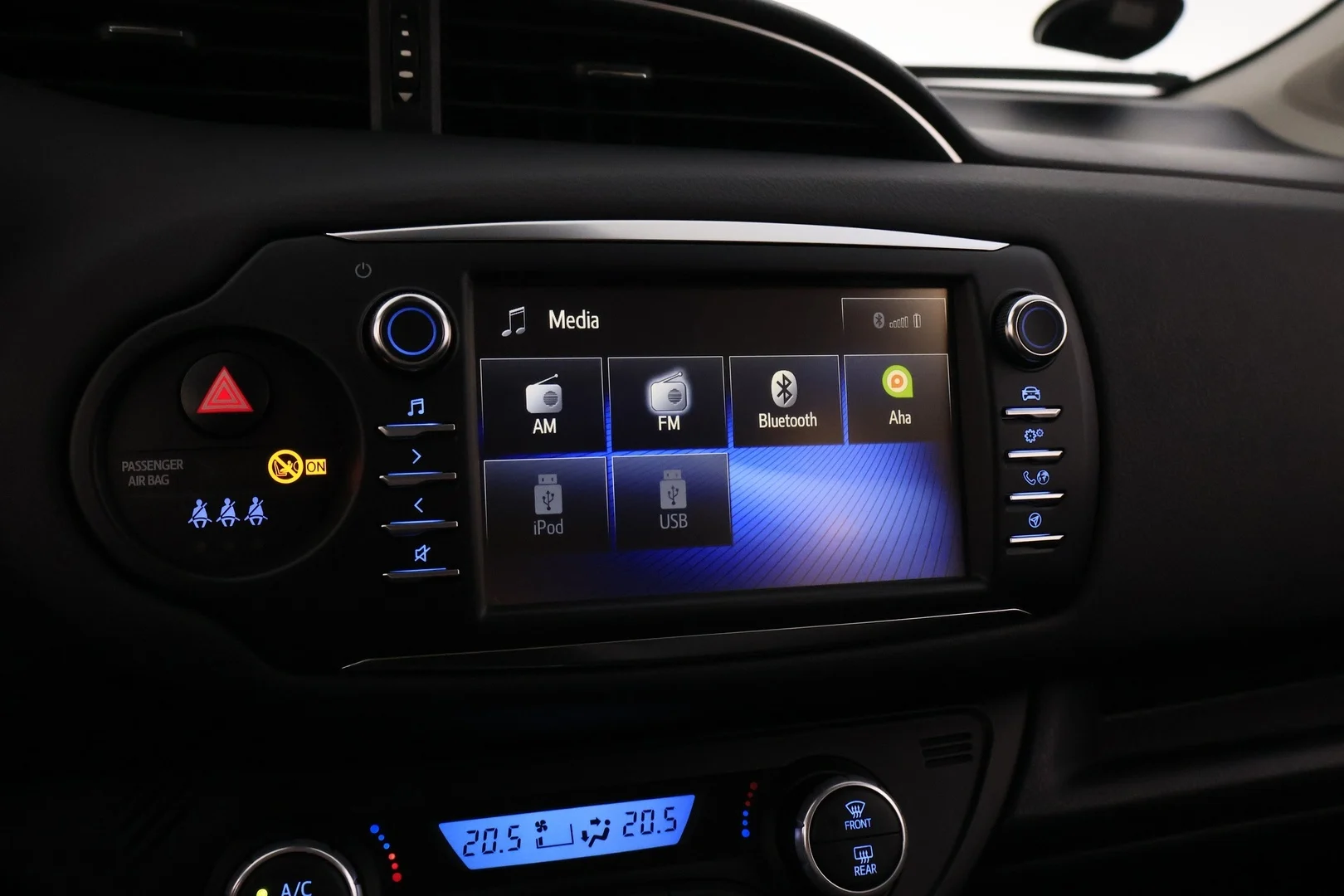 Car Image - 1FVcUnLmlvrwfTcT0AwLPe