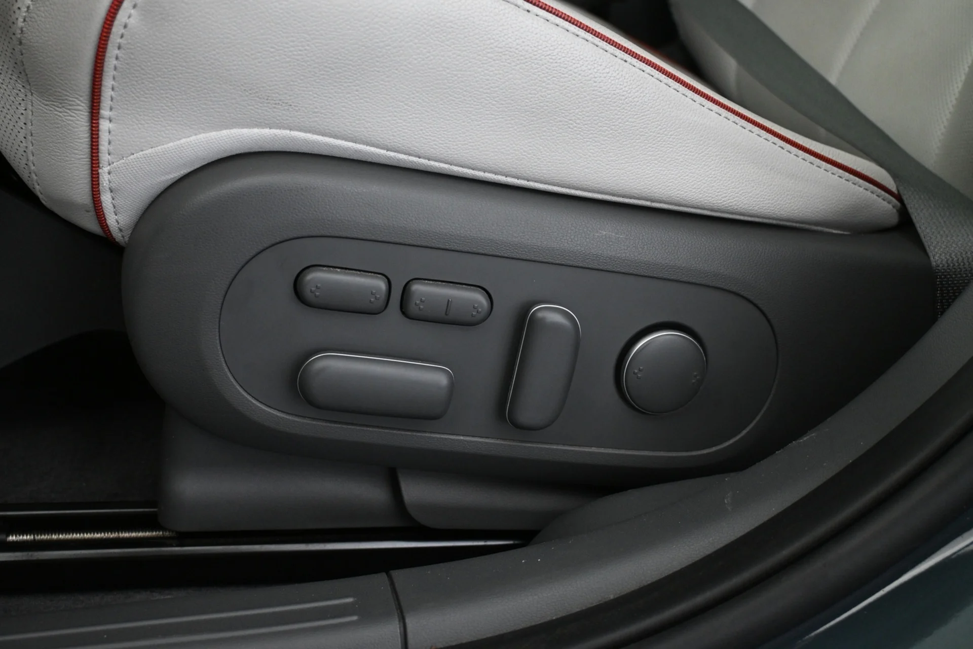 Car Image - 3lL1hBJYxu4dL8fPZJS81N