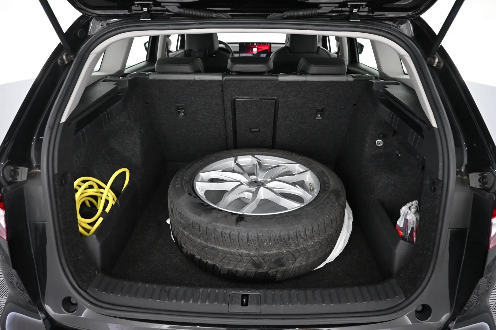 Car Image - 72OIXaNlhvexQblyhyBM9r
