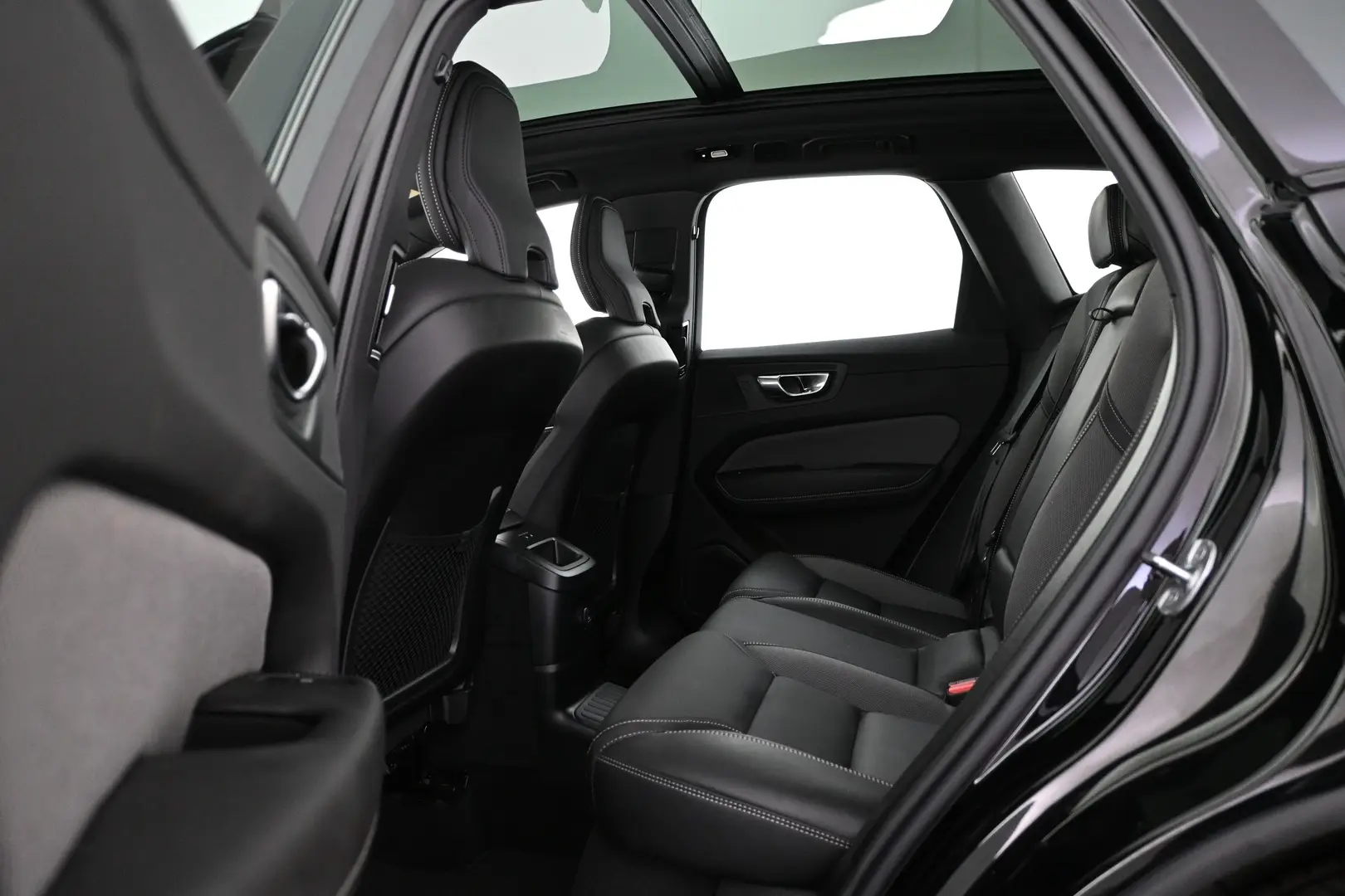 Car Image - 62Ozvl7IRMM4M4p69uTxHV