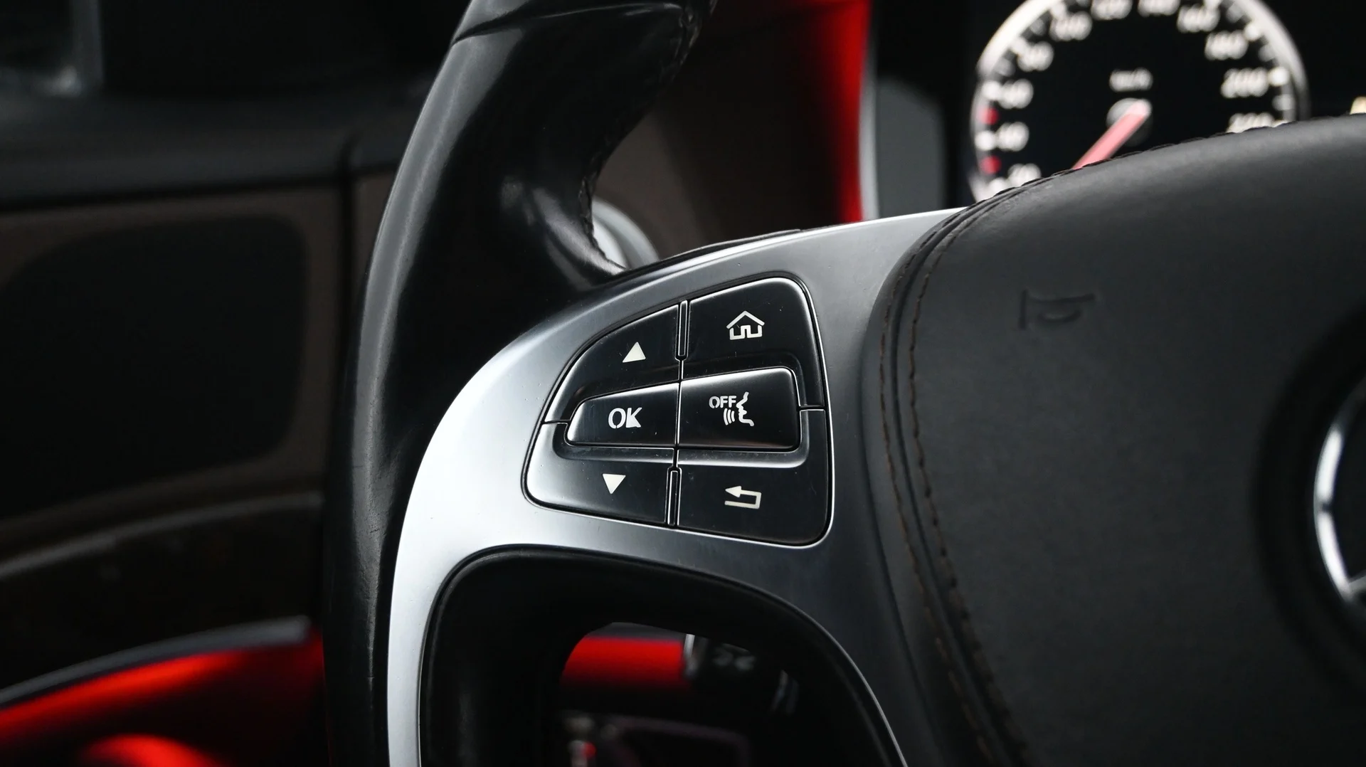 Car Image - 1ETBll91s4zL4Phg3ME8p4