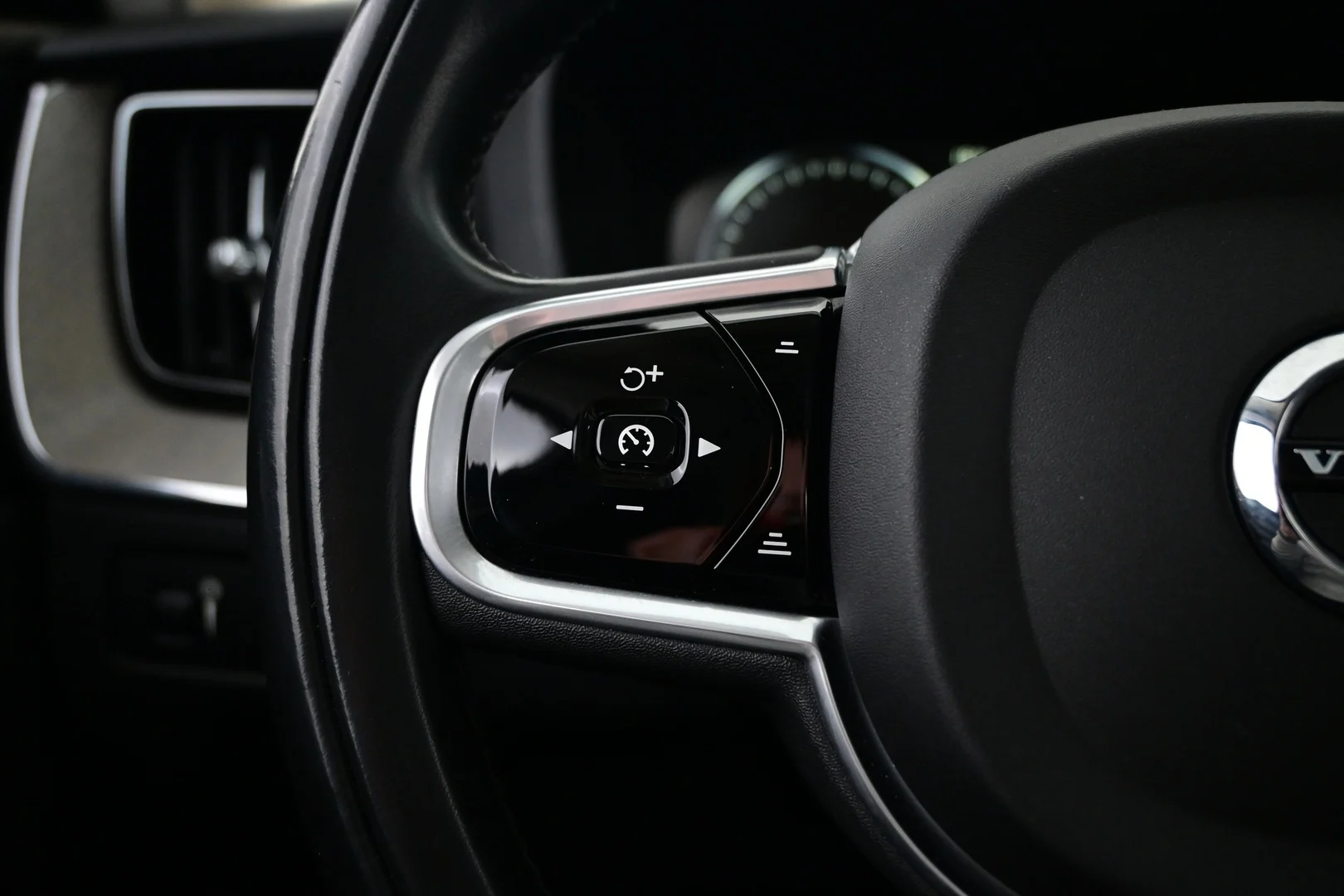 Car Image - 2OUBFVJQC5GgCn0sDiI4Wq