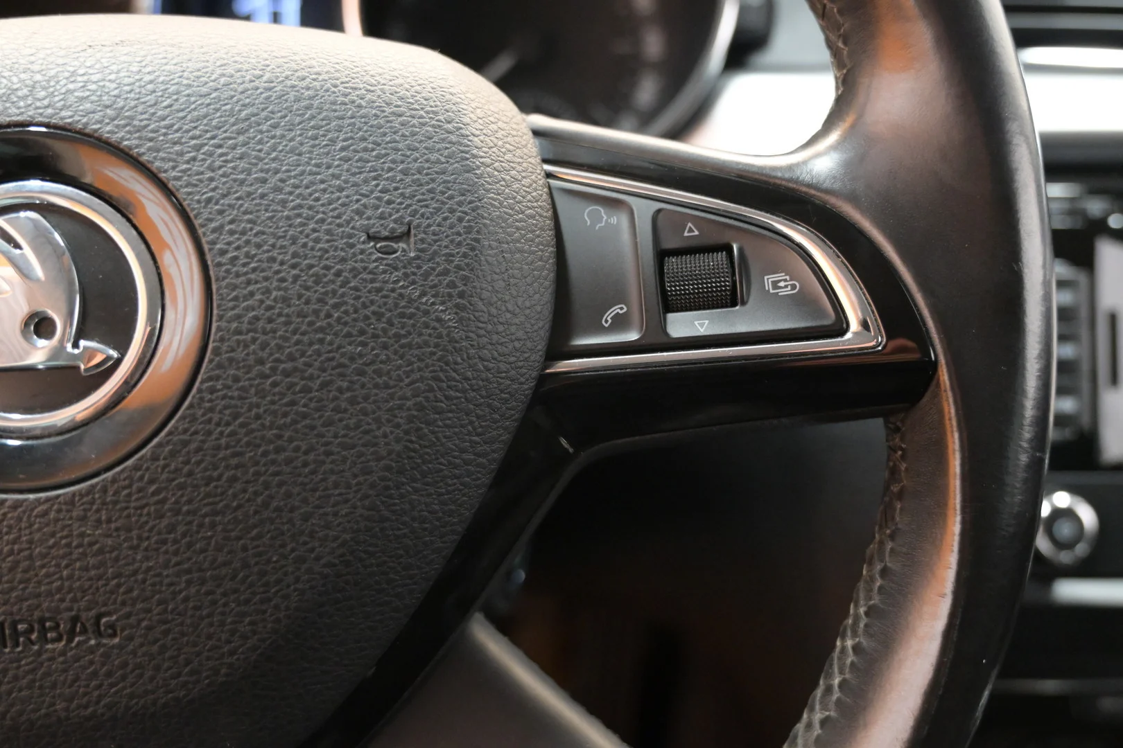 Car Image - 68oIiNnWaR4UYb1WUMnPM8