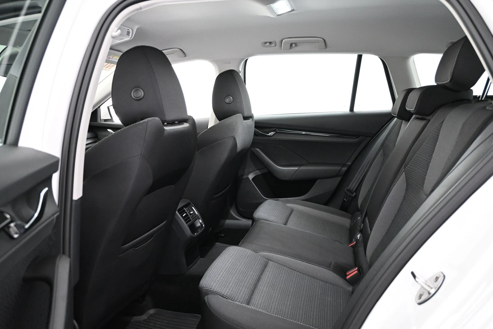 Car Image - 4A81ZQ6RdR49tC1d88cnDQ