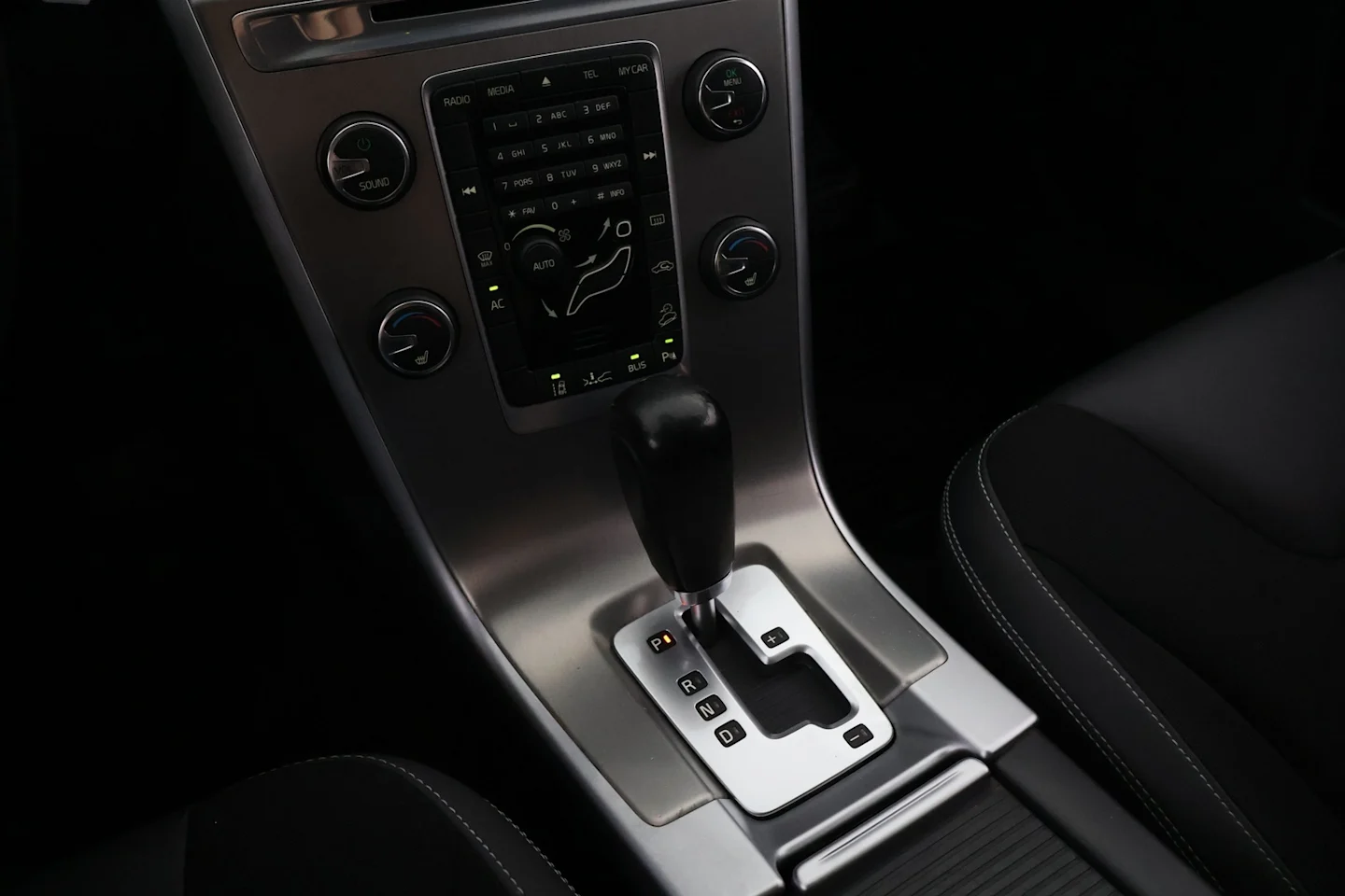 Car Image - 4hk3EM04AYzVLF725hr7um