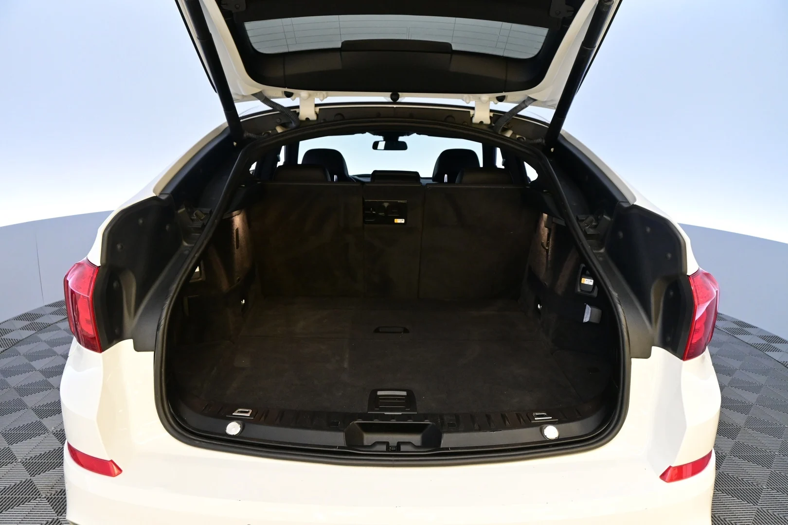 Car Image - 6tHZwbLvGaCZQpGz9uo9dD