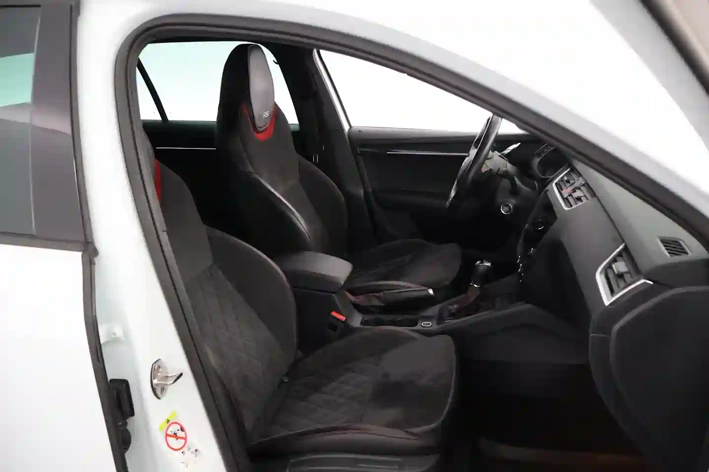 Car Image - MPrRYnI2XczWXDxOfvNVT