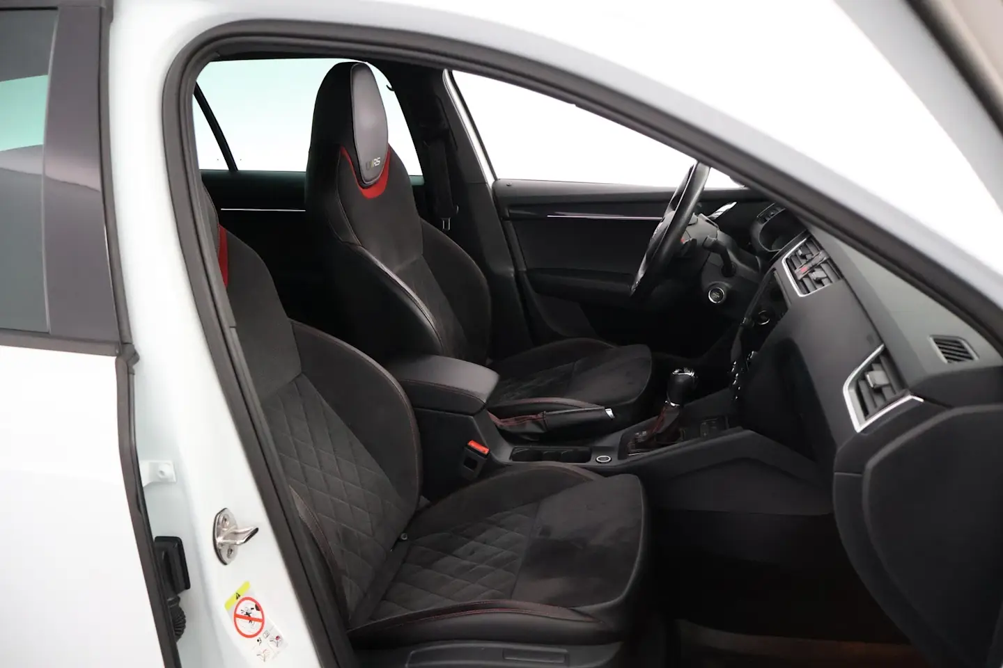 Car Image - MPrRYnI2XczWXDxOfvNVT