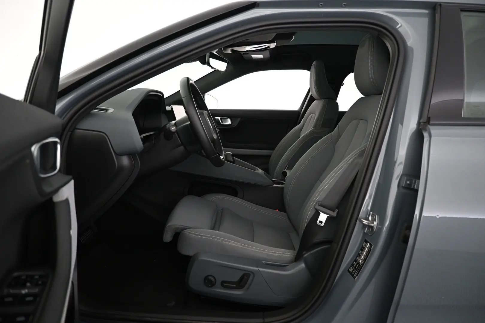 Car Image - 2FLPz800I17BvtVQLwegW3