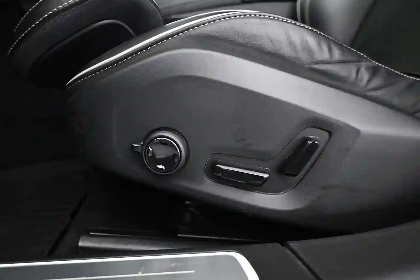 Car Image - 54M2C8wY421xo3AMTTFRs8