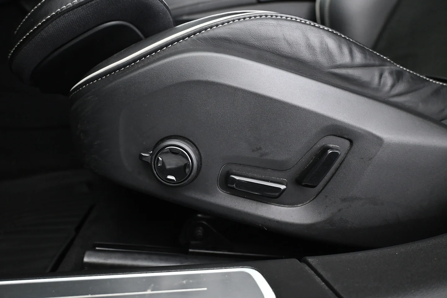 Car Image - 54M2C8wY421xo3AMTTFRs8