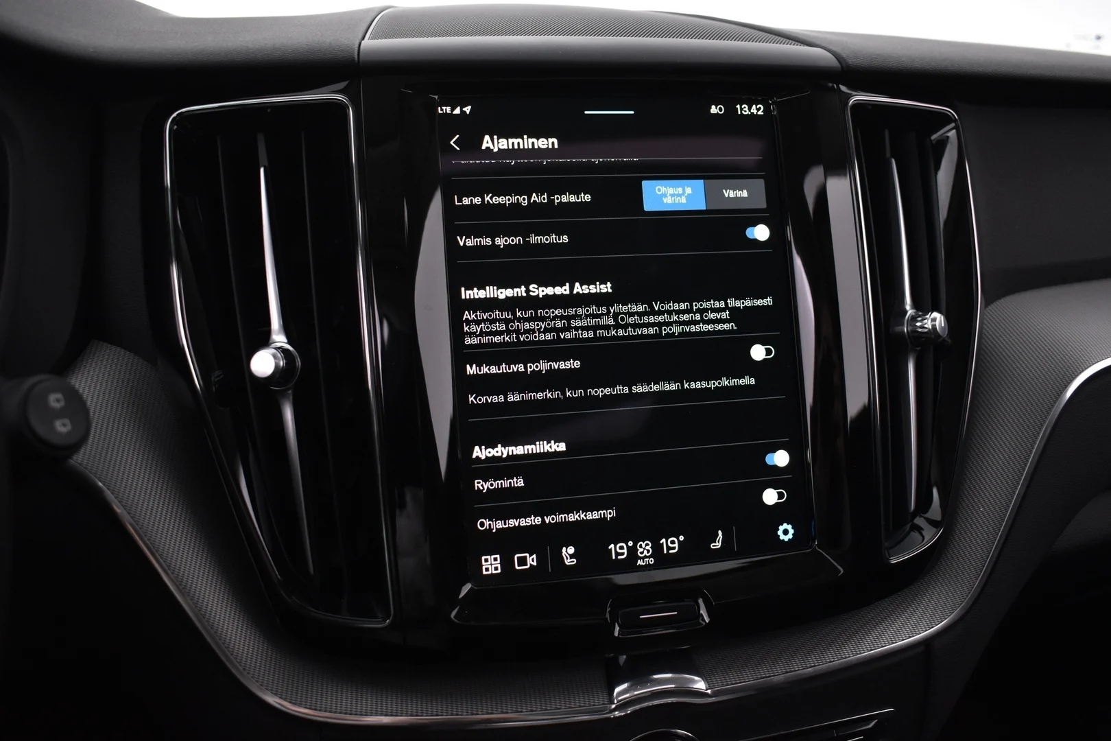 Car Image - UkDHRV7B0gWjFV2qsPc2e