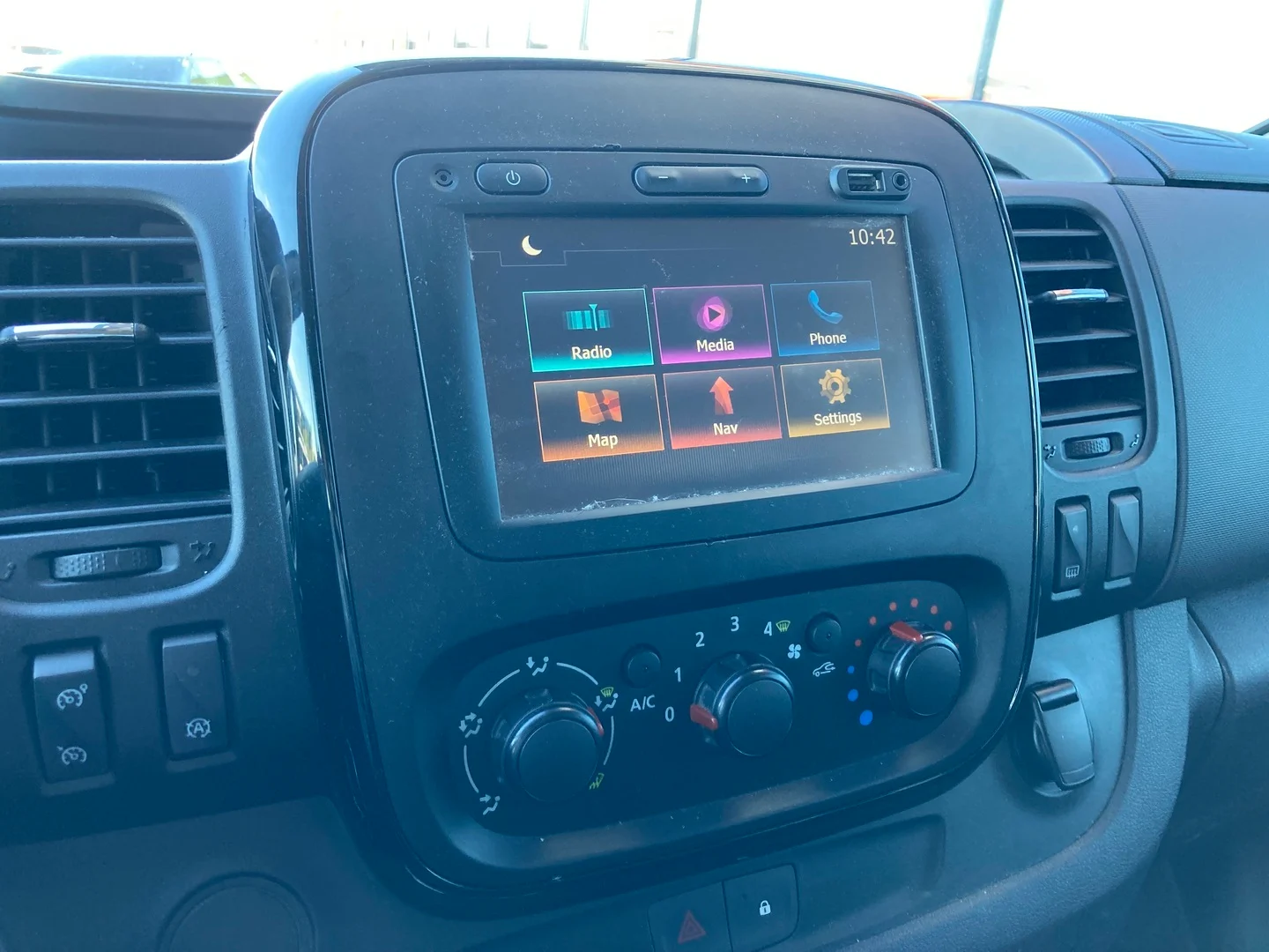 Car Image - Ly8uAZiwOd9nlc4LCAkEC