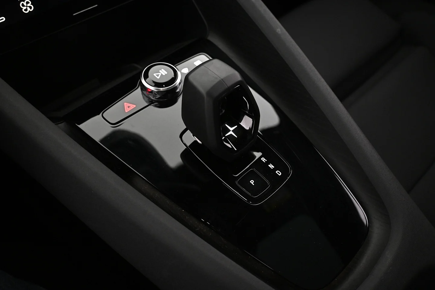 Car Image - 4ZRR1c1k2l4iPJQuWIYekt