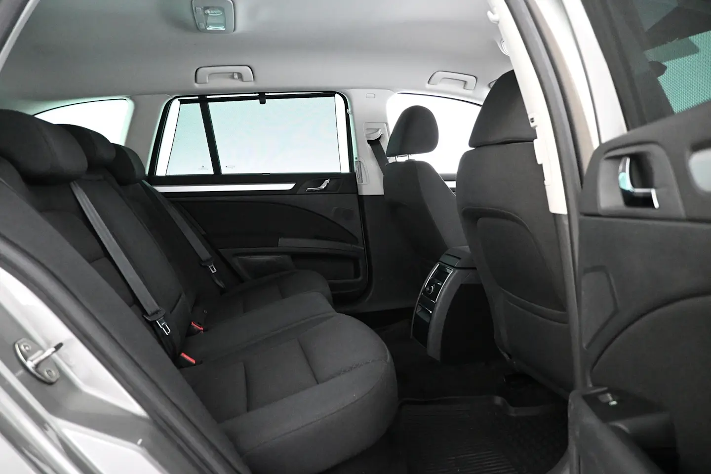 Car Image - 4WLE6v1XhPv6Drqj8eMHpn