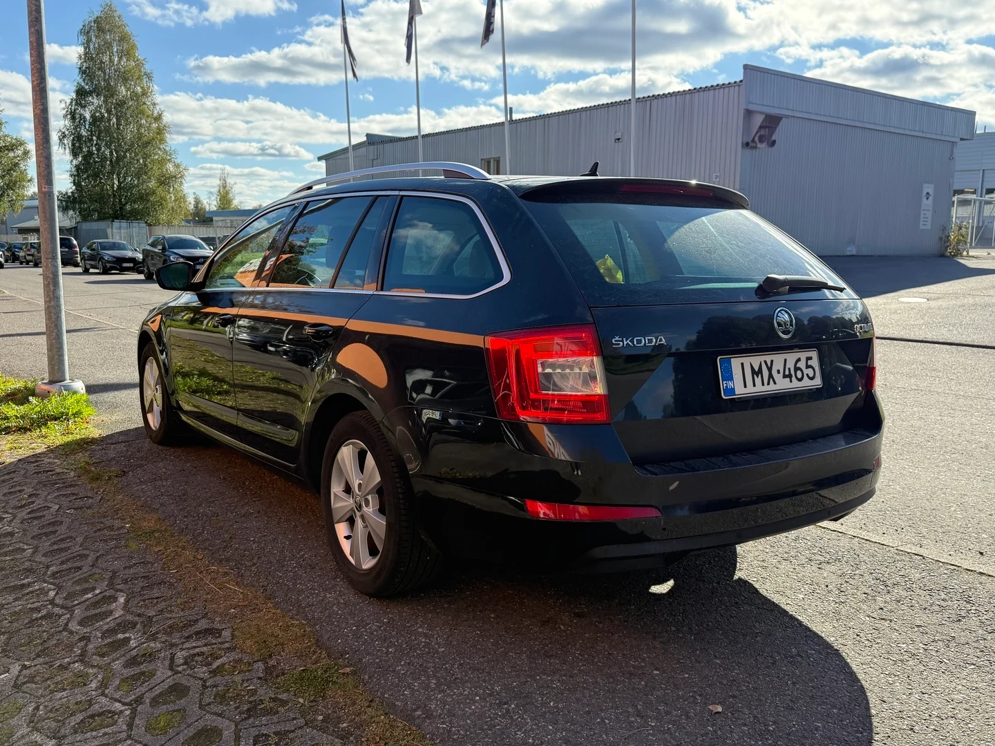 Car Image - 3AqoodXF3xDhZgDBRIMw0X