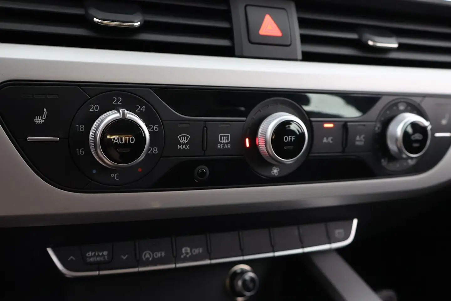 Car Image - AMRO3LDriiJpxgAlJ9ZHt
