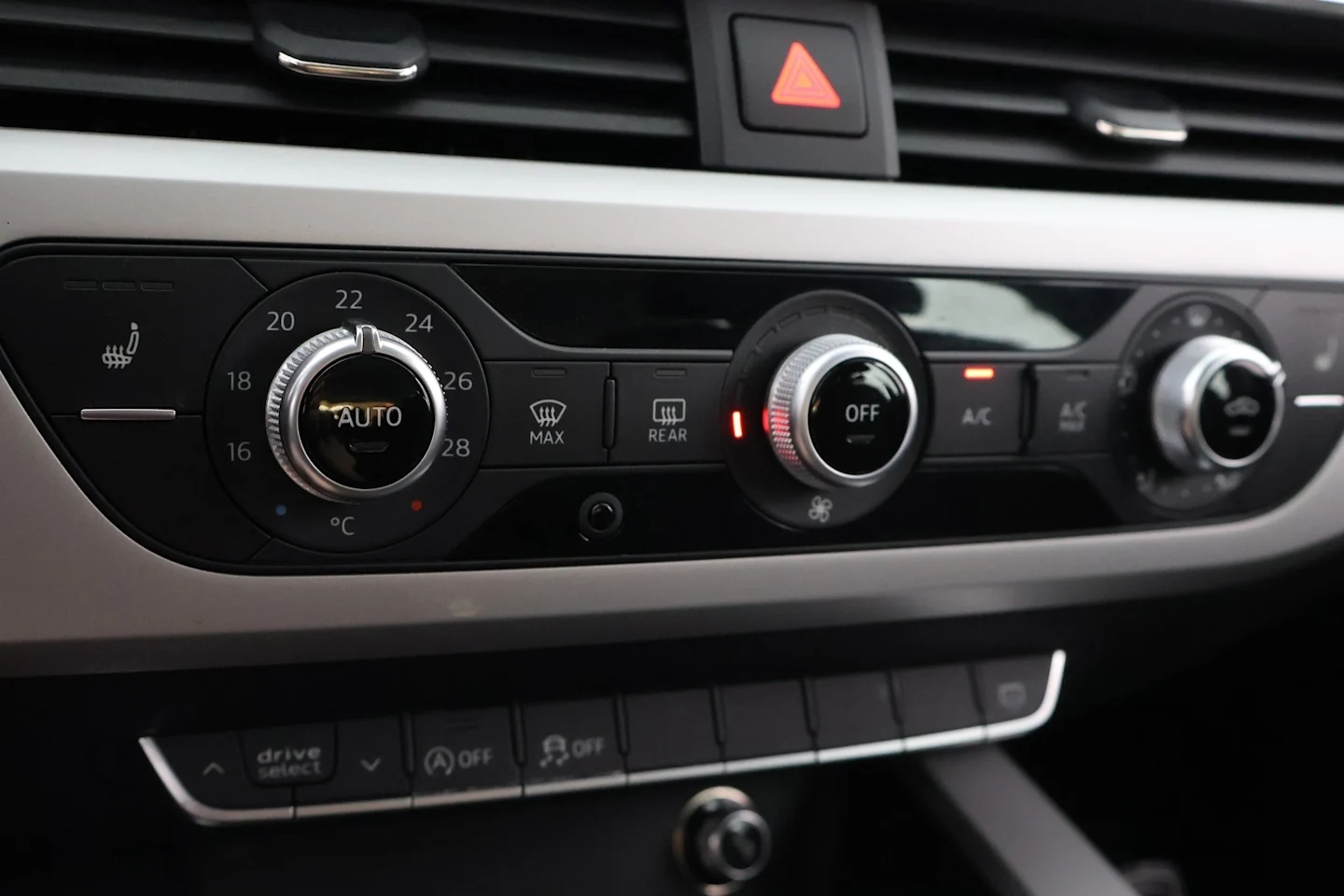 Car Image - AMRO3LDriiJpxgAlJ9ZHt