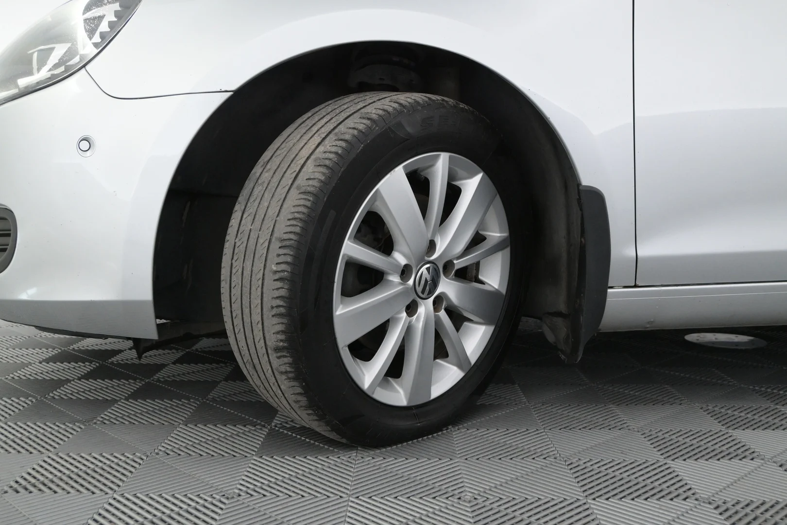 Car Image - 2usgDPVwMakDzvrrjnN9Lb