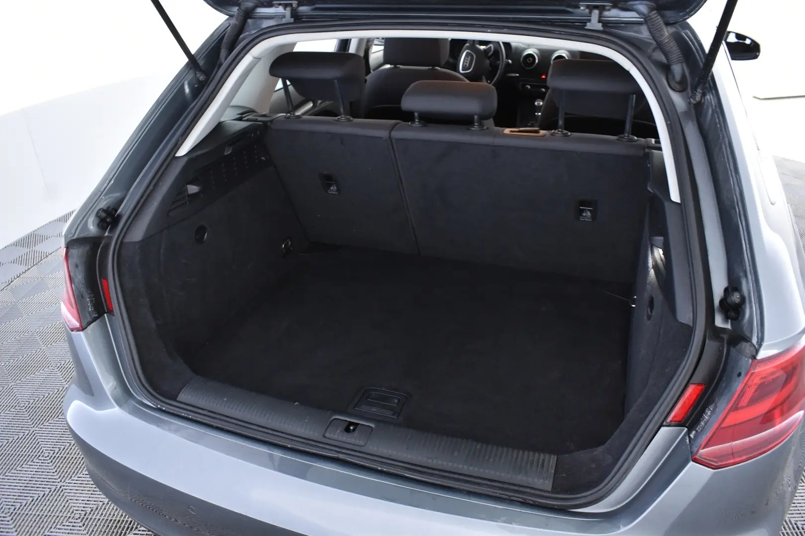 Car Image - 1natdA3P9WkRtnJsbG4v5N