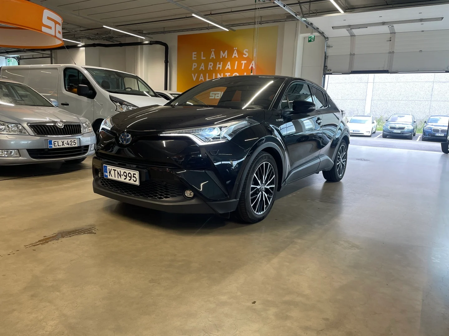 Car Image - 1t2OJg6t1ReeWLSHThB3Vx
