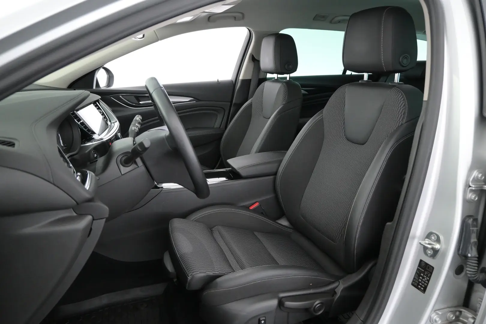 Car Image - 307thW2deAAYzTdgr2ENDo
